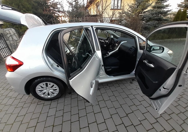 Toyota Auris cena 26000 przebieg: 179000, rok produkcji 2011 z Podkowa Leśna małe 191